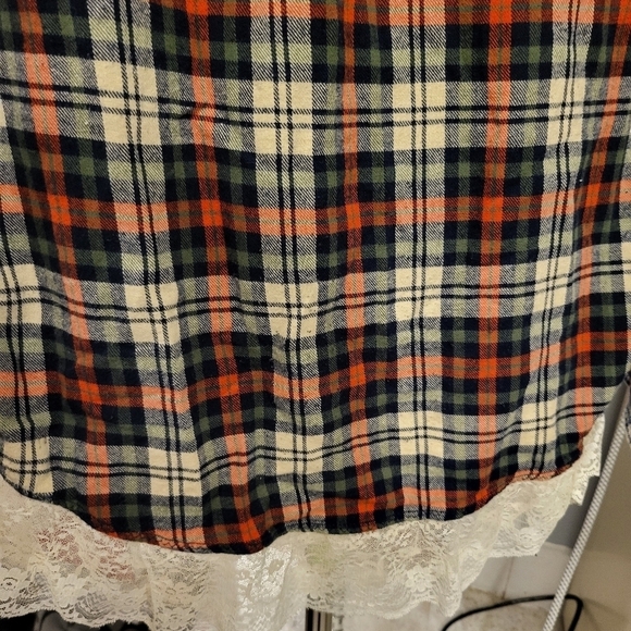 Cactus Flannel Plaid Med L/S front pocket, lace hem - Picture 14 of 15